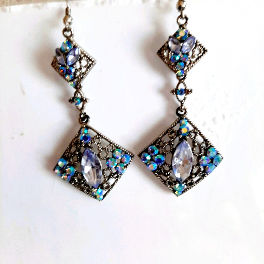 💚FINAL SALE💚 3 For $25 Beautiful Dangling Earrings